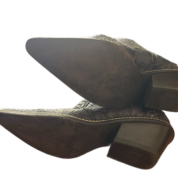 Donald J. Pliner Country Couture Heeled Boots with Intricate Embroidery - Picture 4 of 4